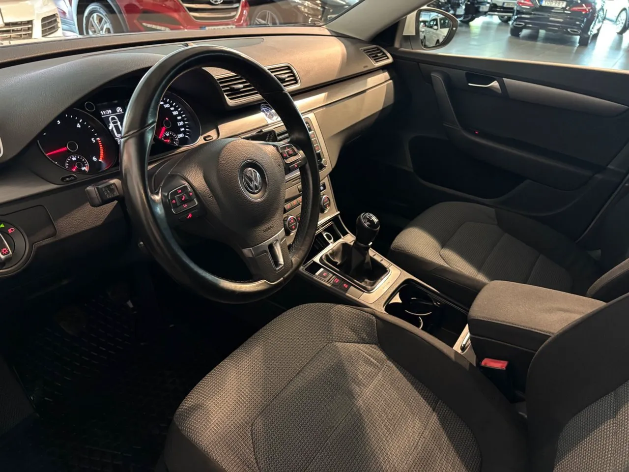 Vehicle image 4