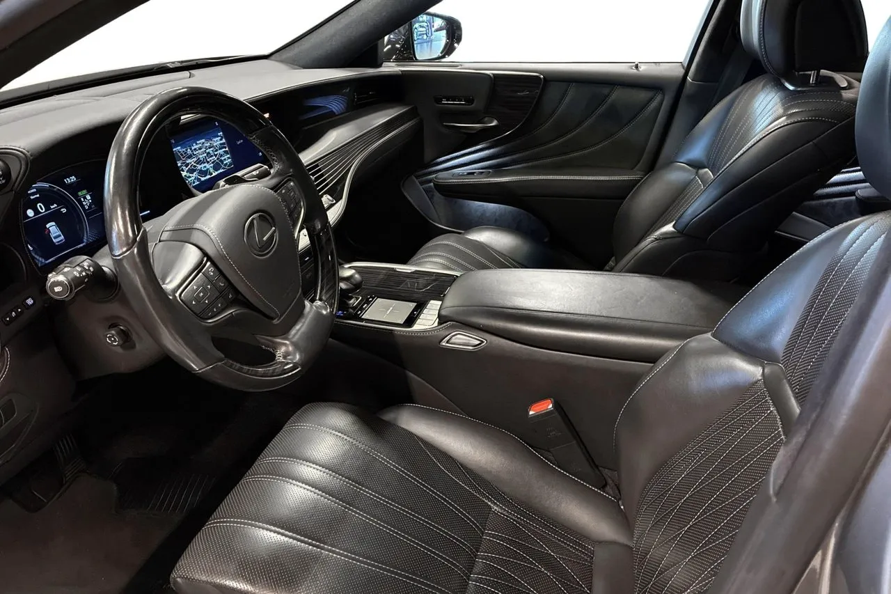 Vehicle image 8