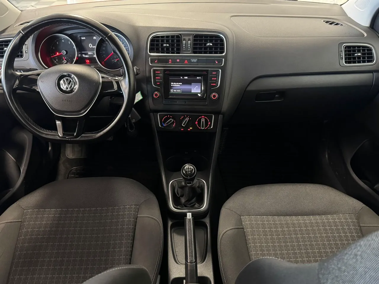 Vehicle image 18