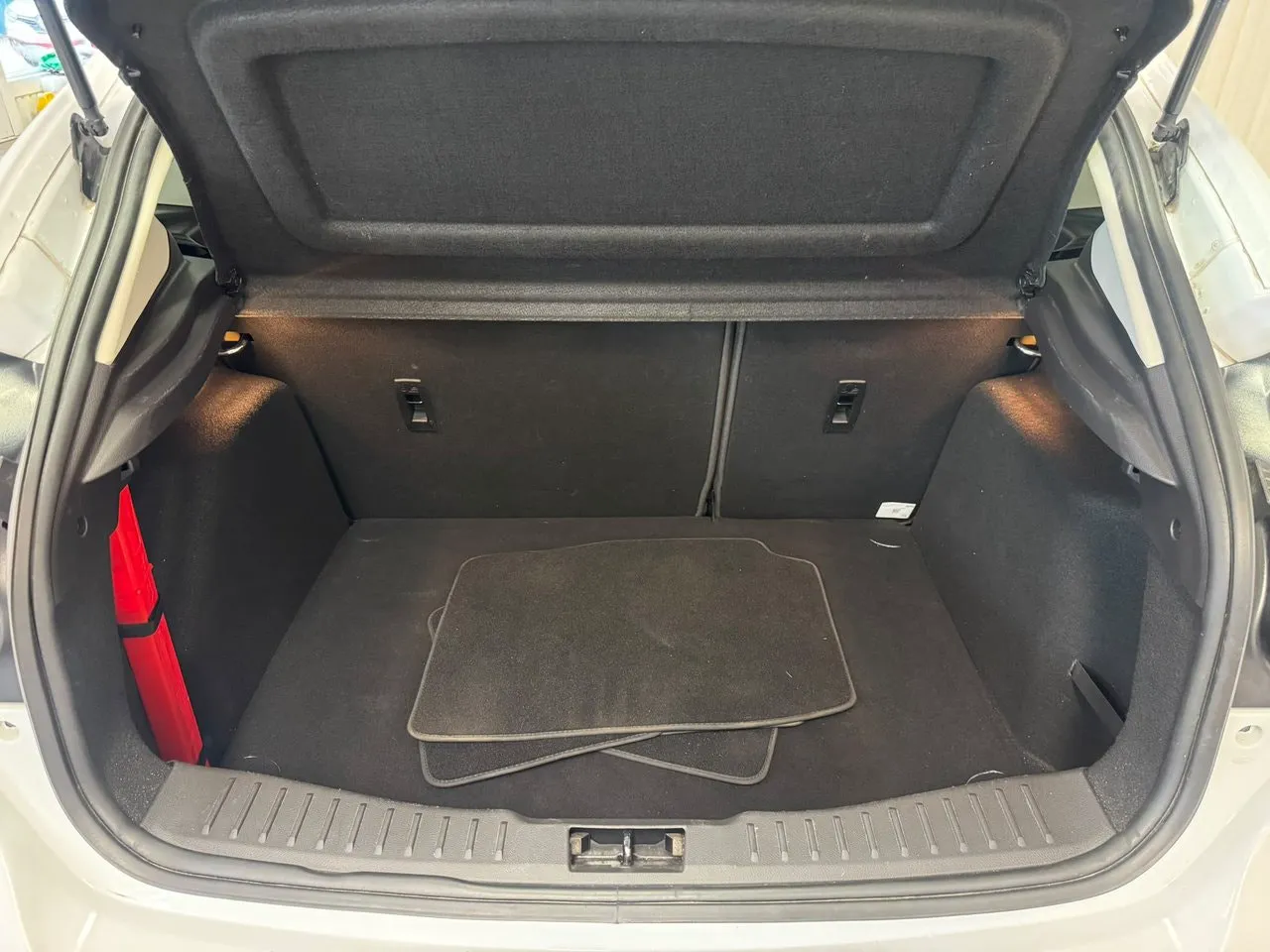 Vehicle image 20