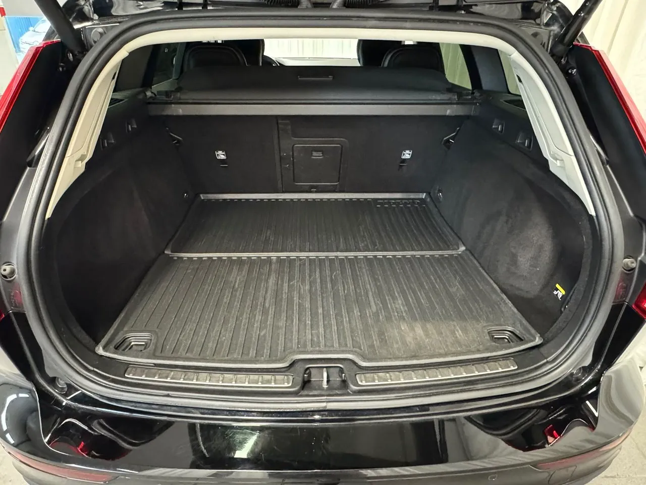Vehicle image 25