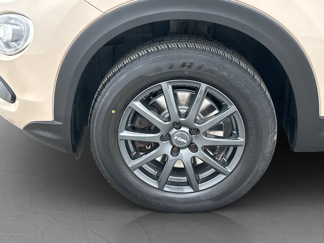 Vehicle image 21