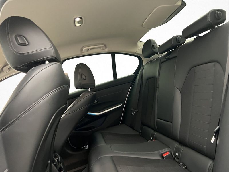 BMW 330 bild 31