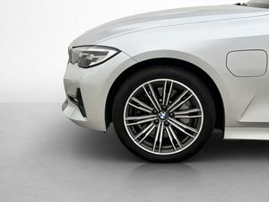 BMW 330 bild 33