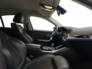 BMW 330 bild 30