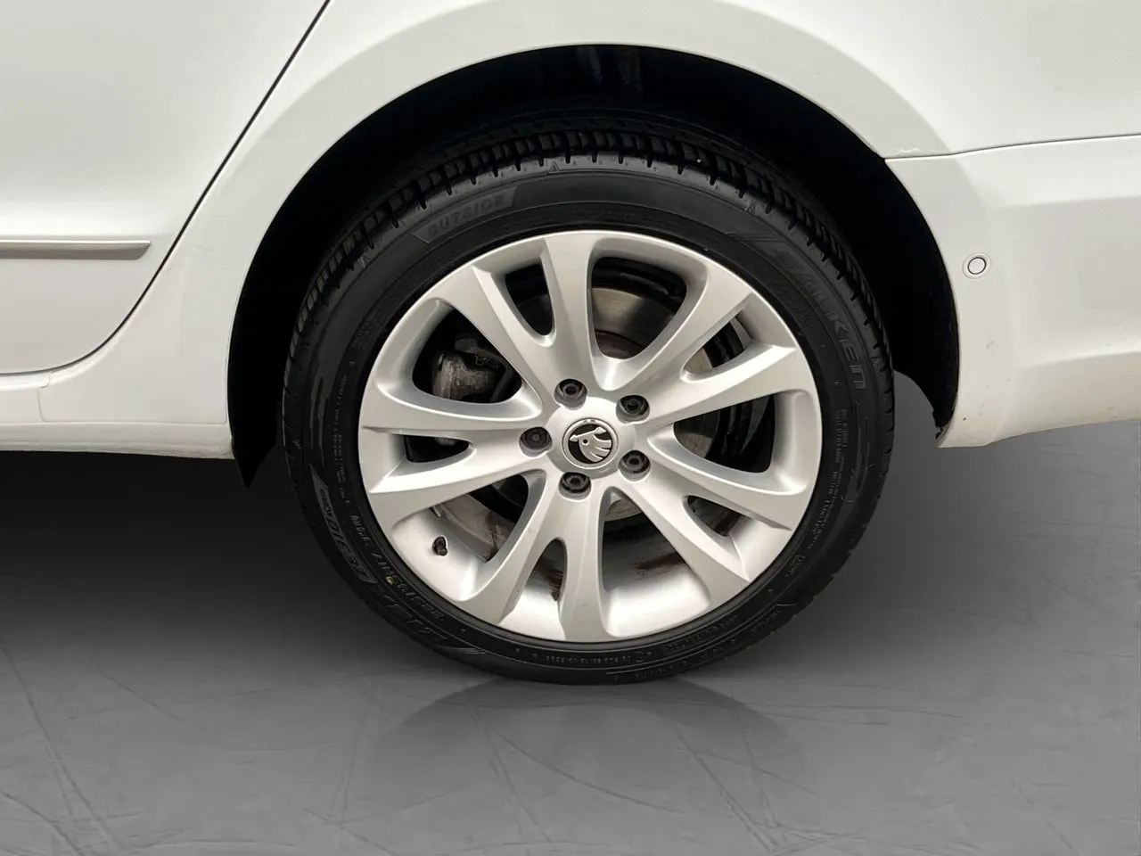 Vehicle image 25