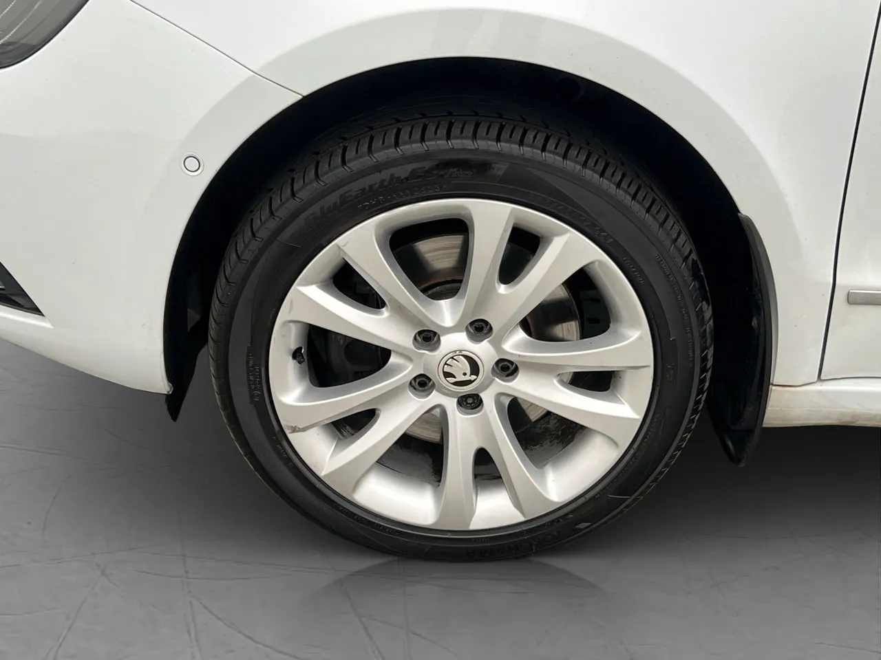 Vehicle image 24