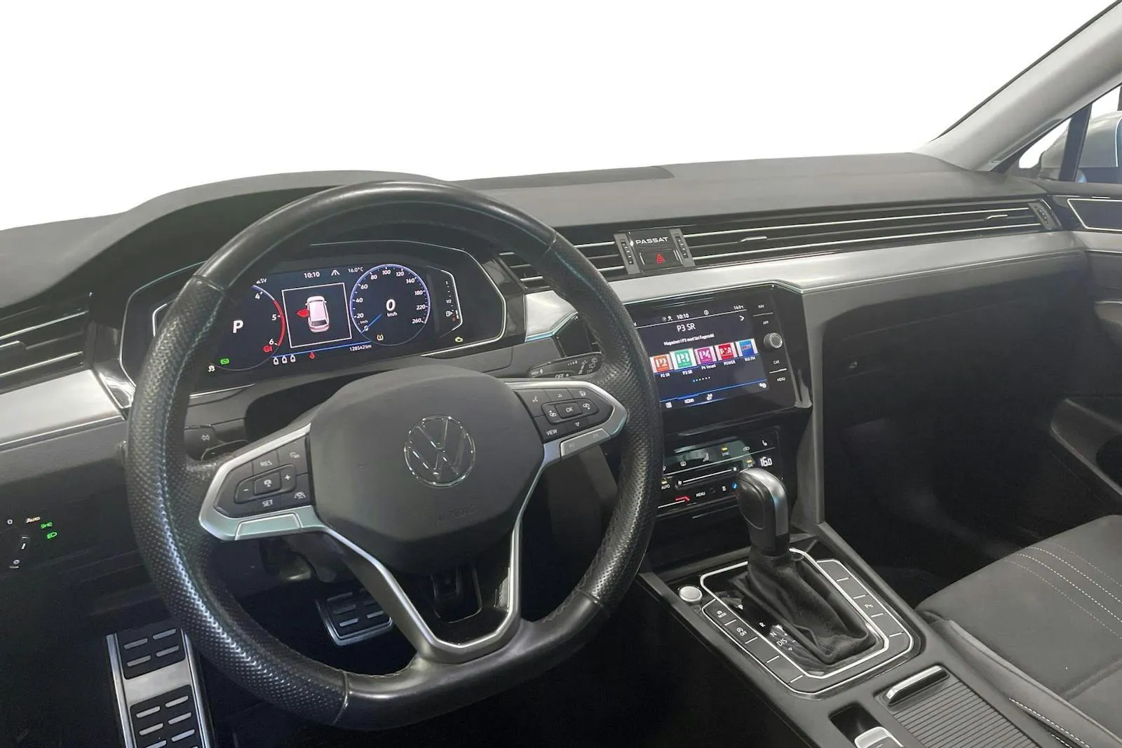 Vehicle image 15