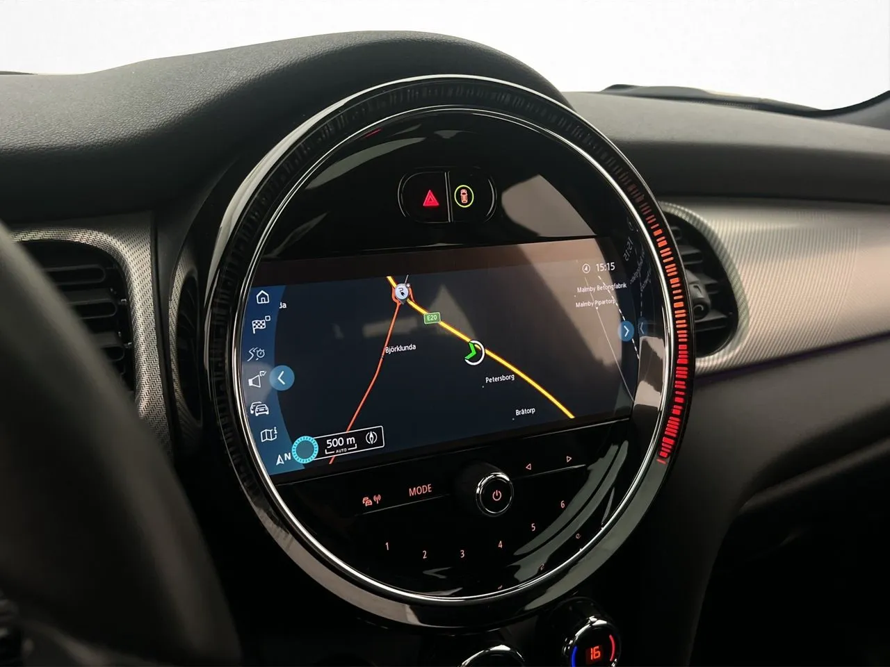 Vehicle image 16
