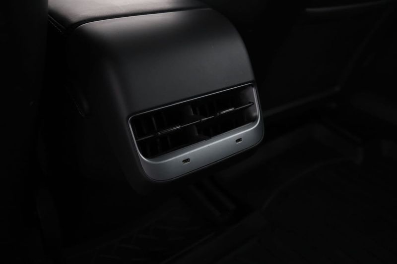 Tesla Model 3 bild 38