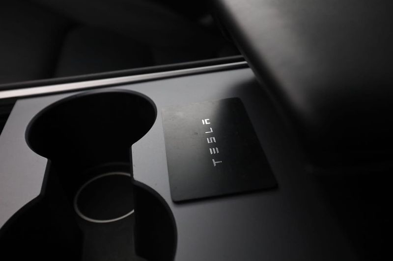 Tesla Model 3 bild 28