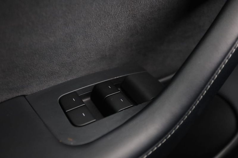 Tesla Model 3 bild 33