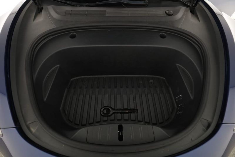 Tesla Model 3 bild 37