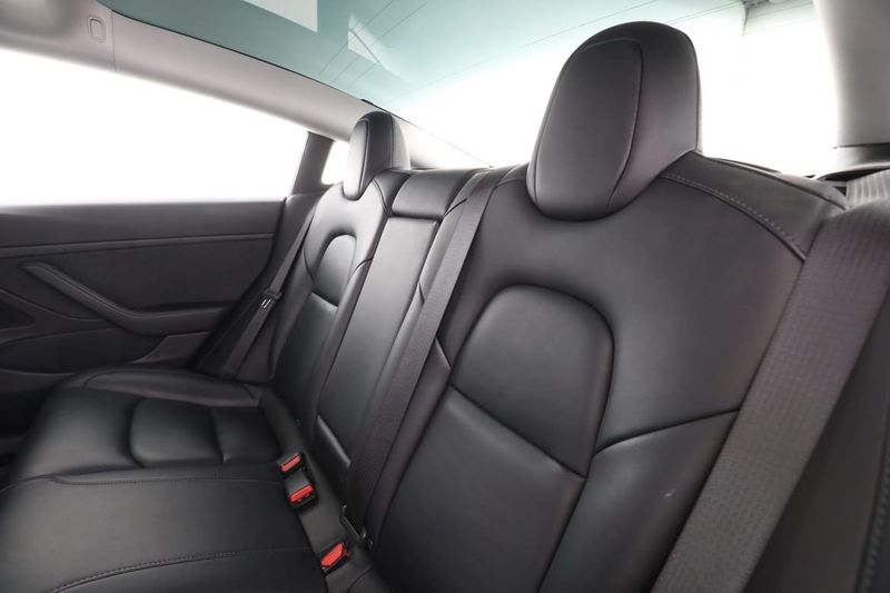 Tesla Model 3 bild 15