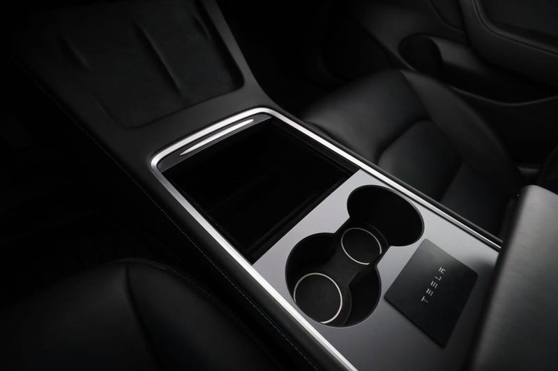Tesla Model 3 bild 25