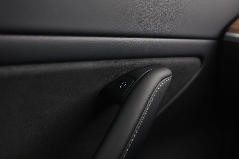 Tesla Model 3 bild 32