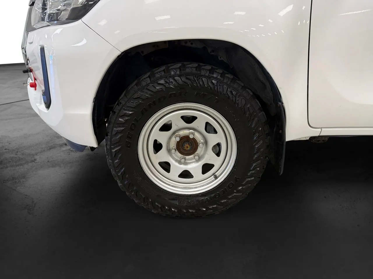Vehicle image 16