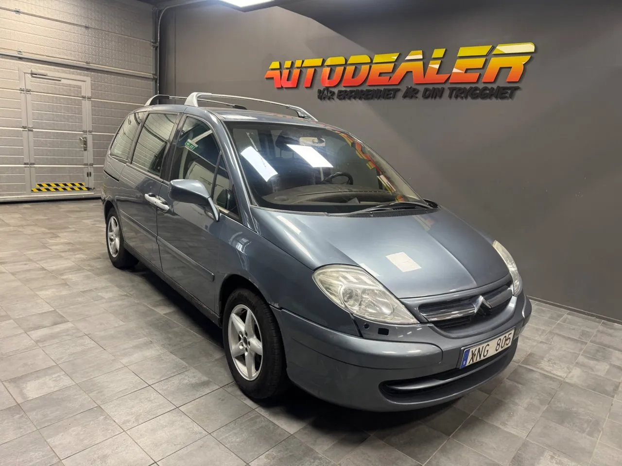 Vehicle image 9