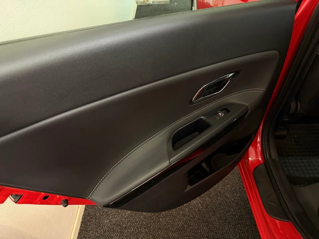 Vehicle image 18