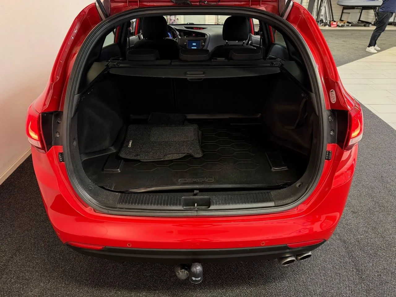 Vehicle image 19