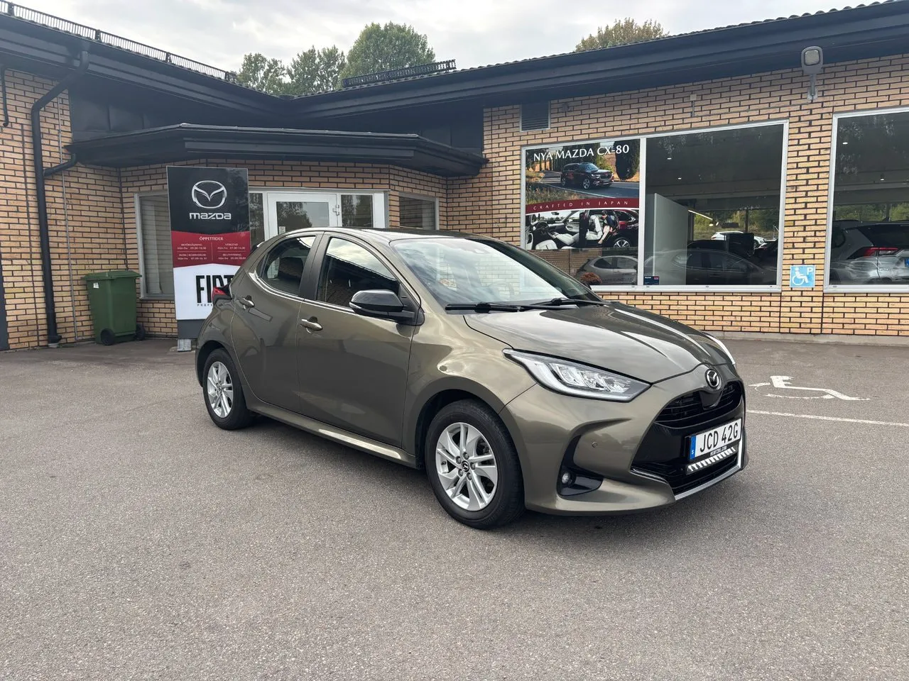 Vehicle image 6