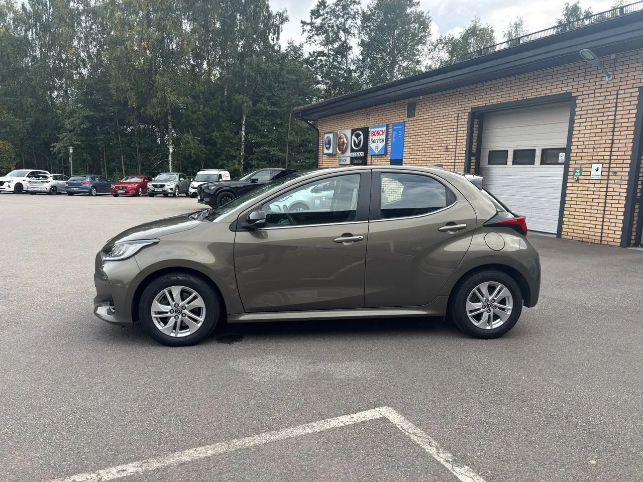 Vehicle image 1