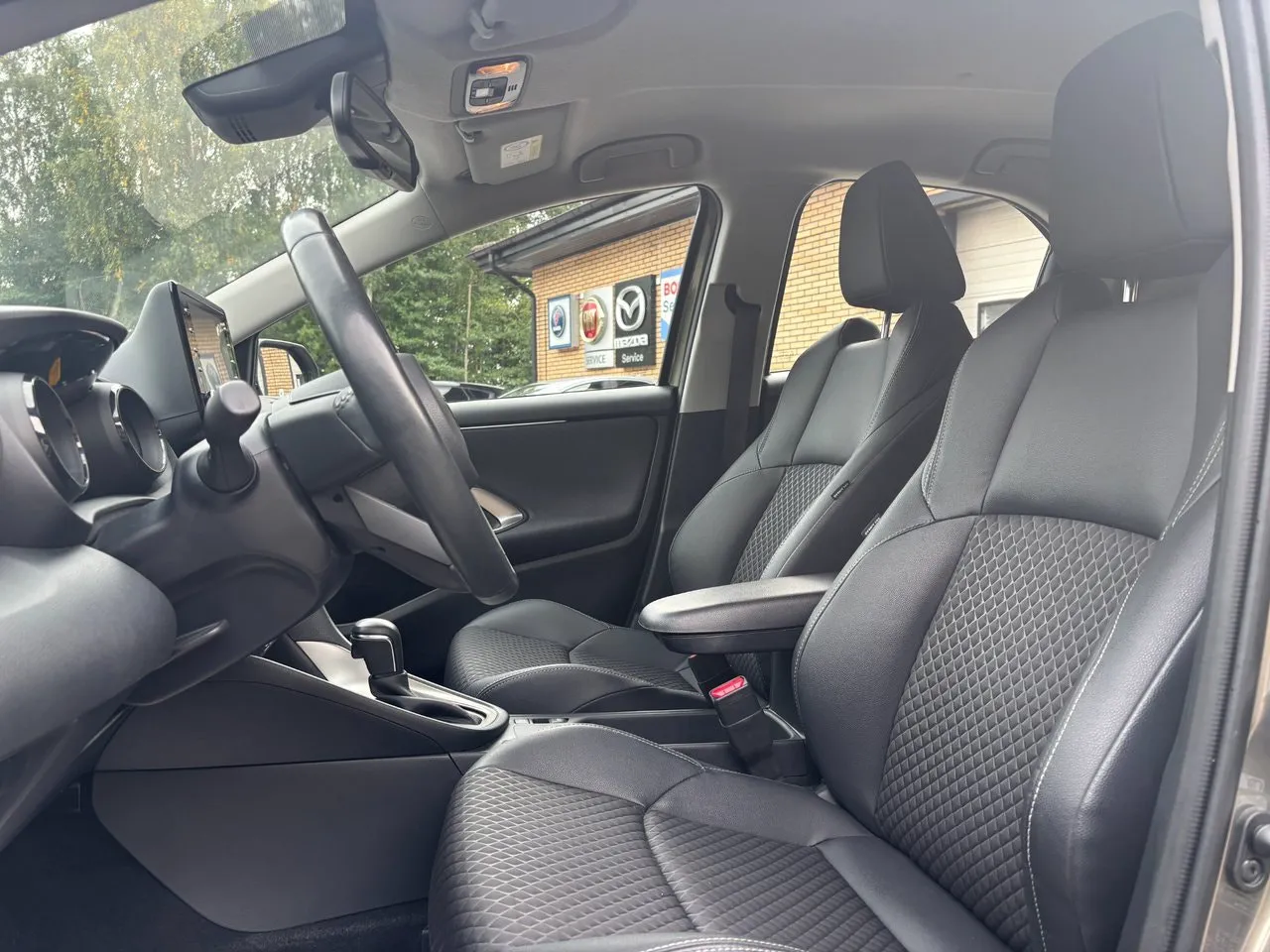 Vehicle image 10