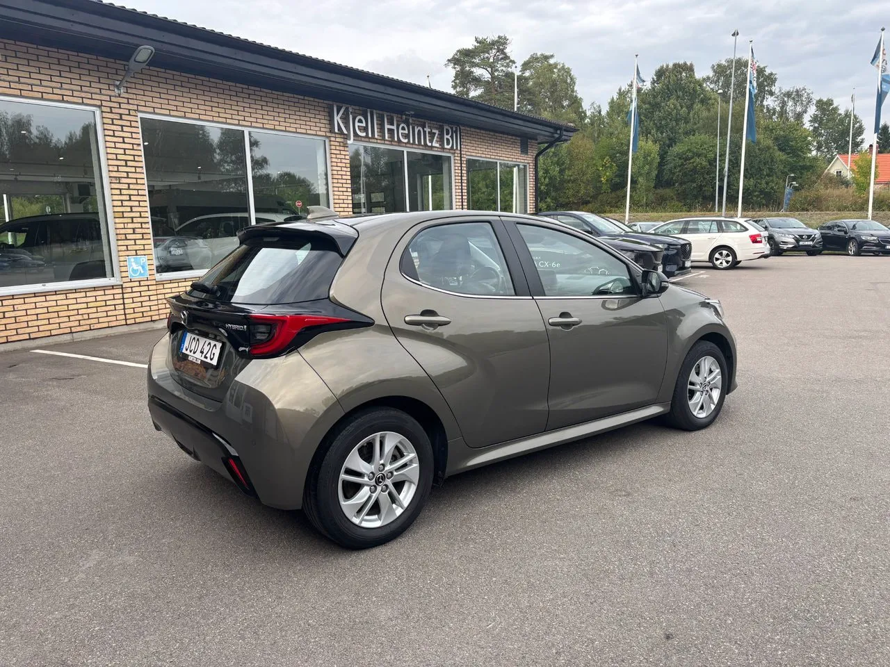 Vehicle image 4