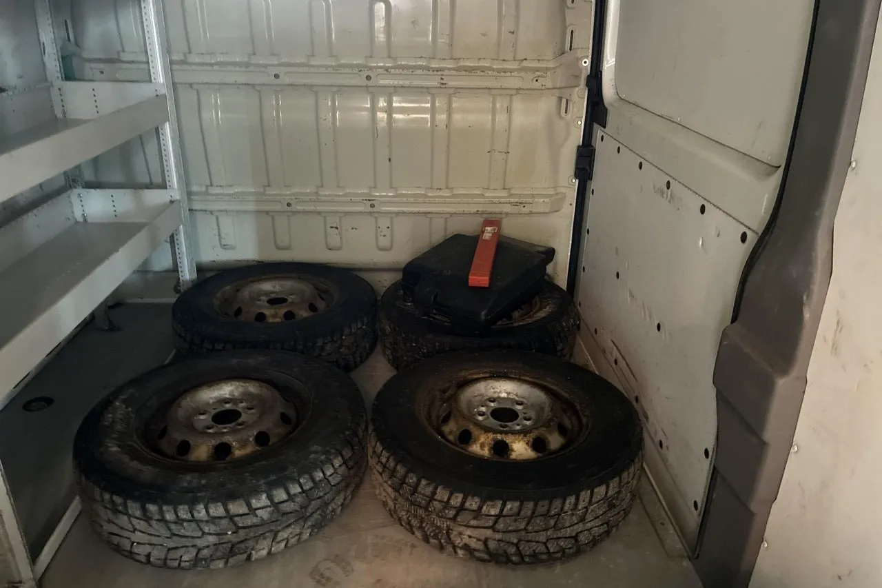 Vehicle image 6