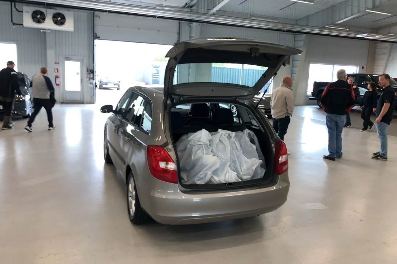 Vehicle image 8