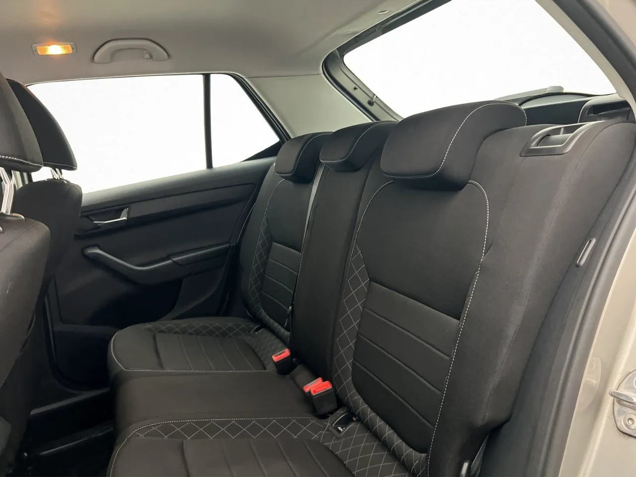 Vehicle image 25