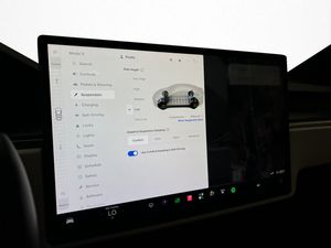 Tesla Model X bild 28
