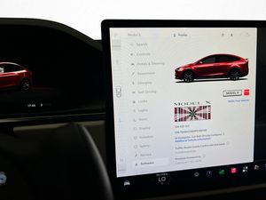 Tesla Model X bild 33