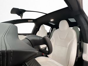 Tesla Model X bild 15