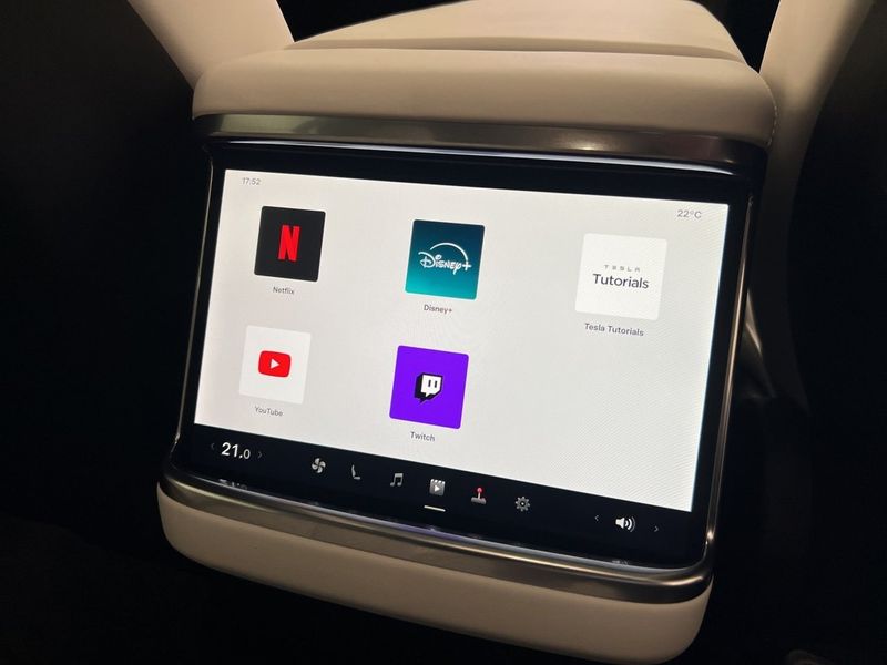 Tesla Model X bild 38