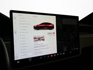 Tesla Model X bild 31