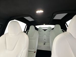Tesla Model X bild 16