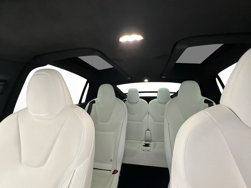Tesla Model X bild 16