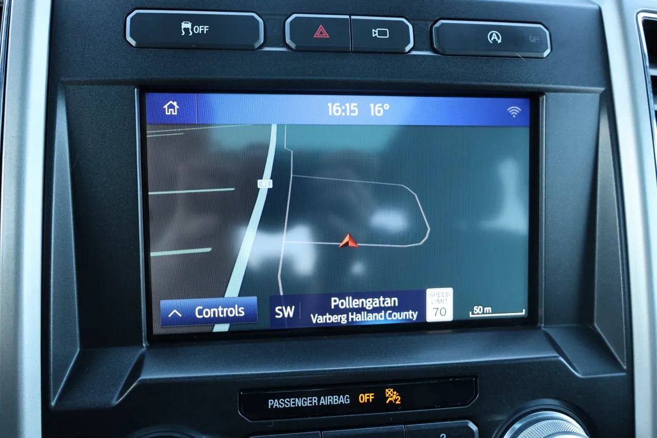 Vehicle image 16