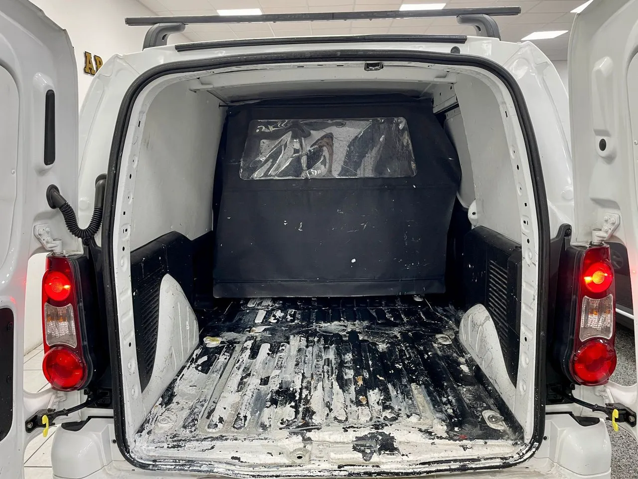 Vehicle image 12