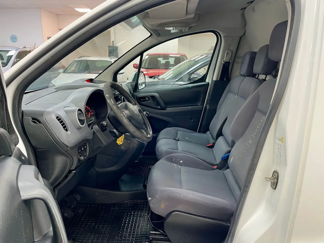 Vehicle image 13