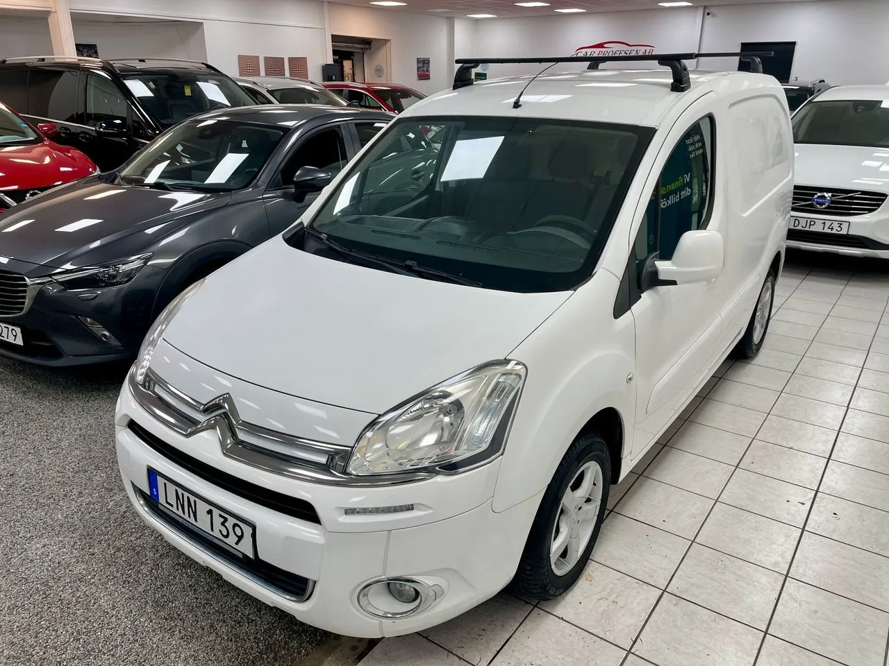 Vehicle image 15