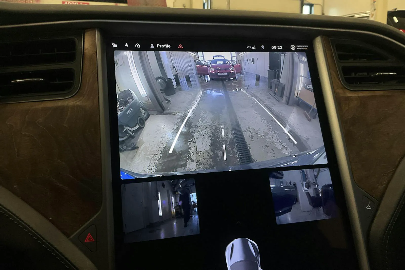 Vehicle image 13
