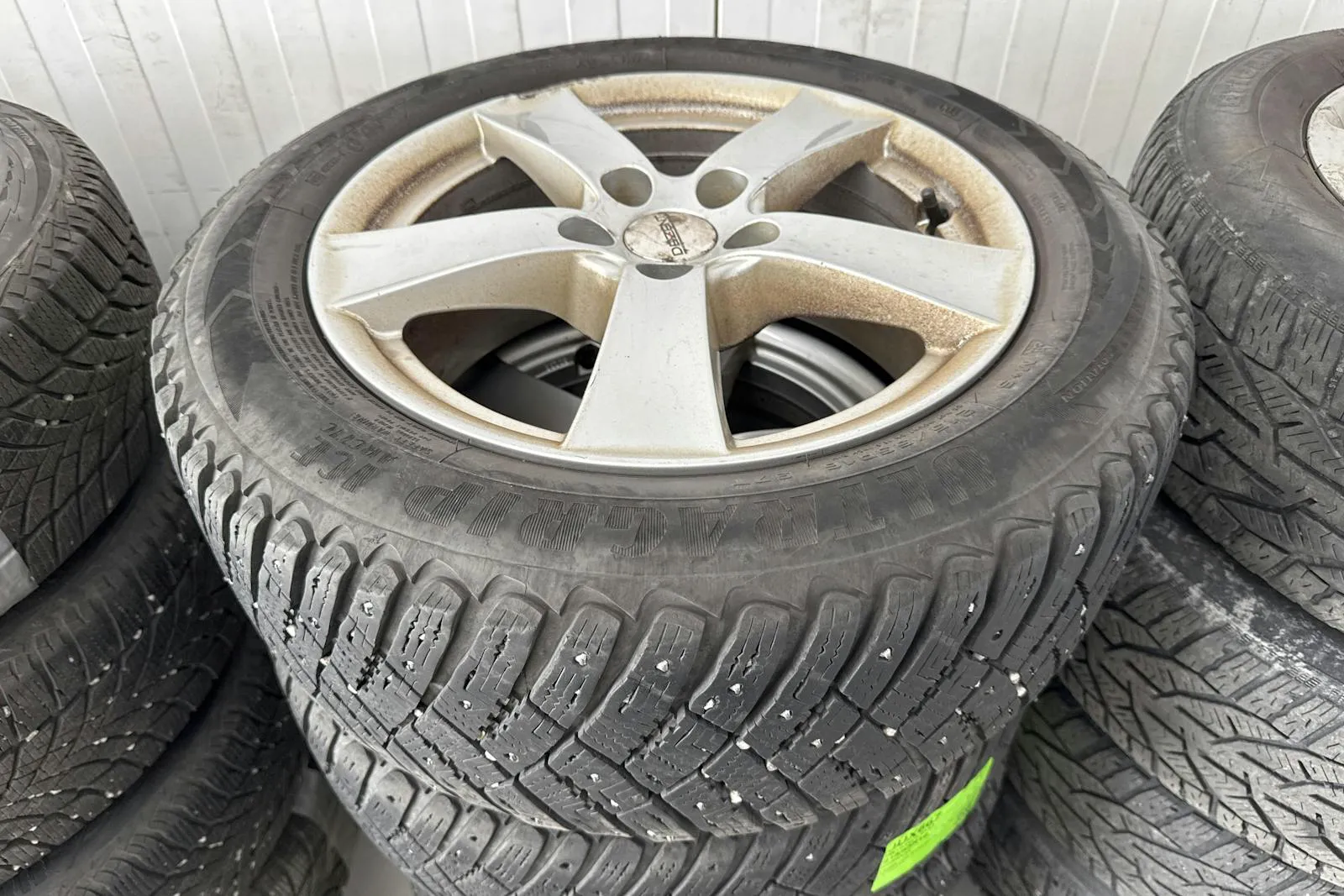 Vehicle image 10