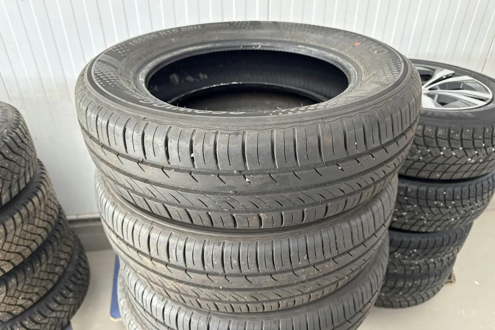 Vehicle image 15