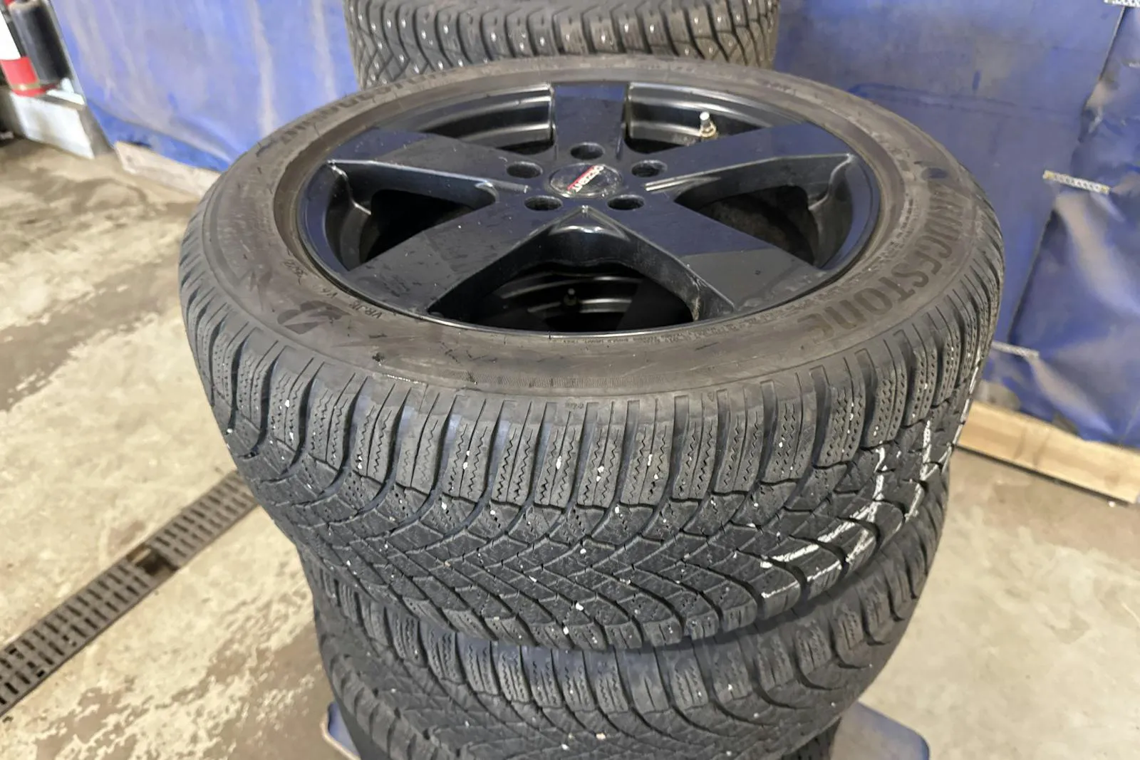Vehicle image 15