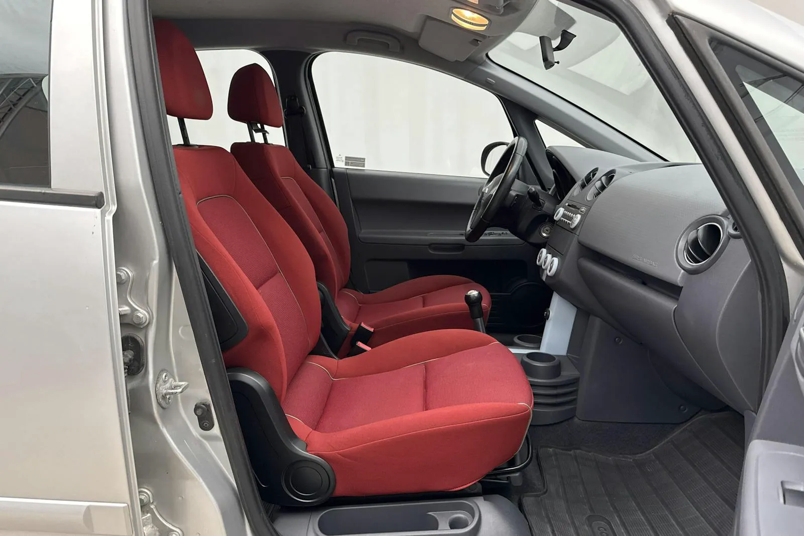 Vehicle image 6