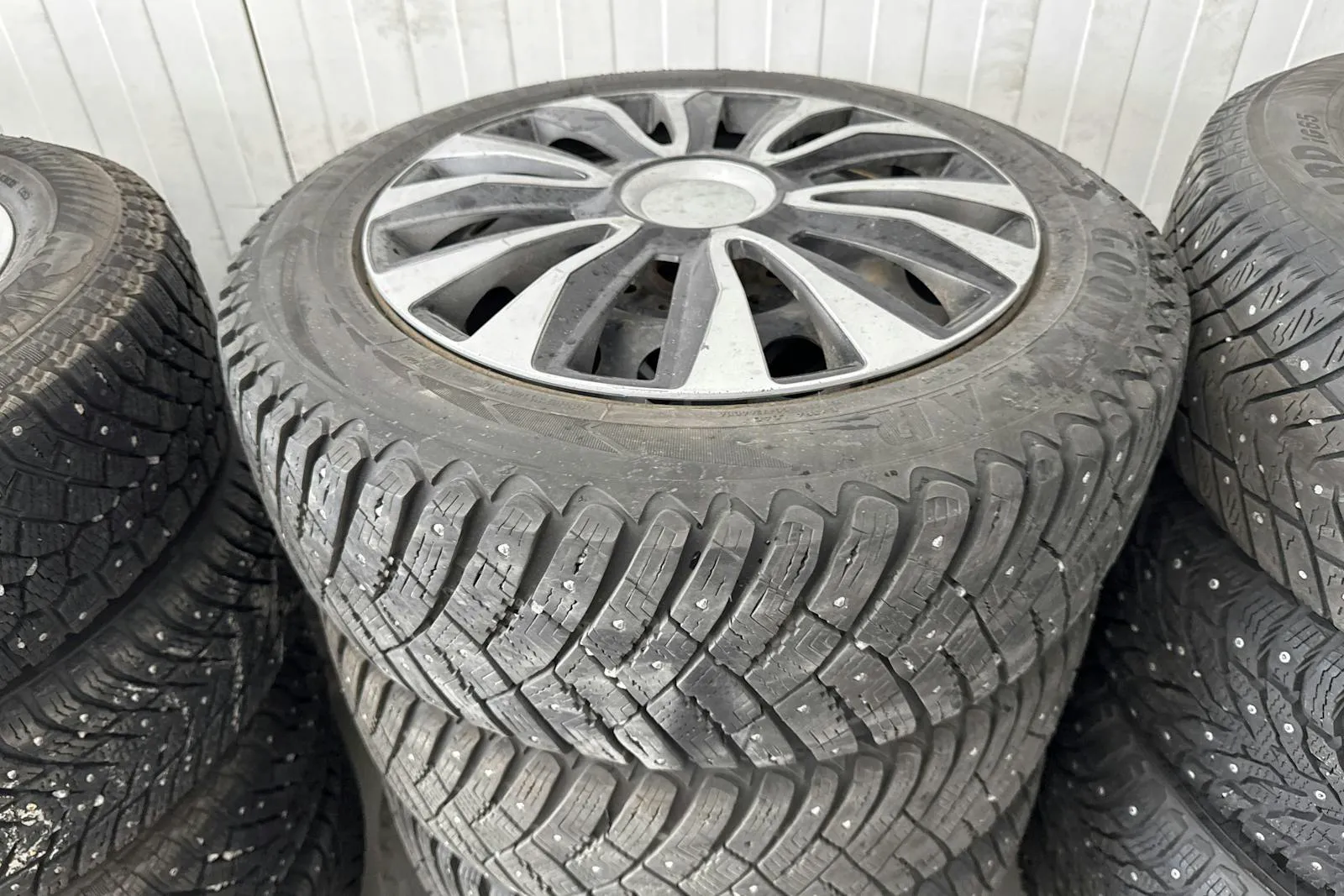 Vehicle image 13