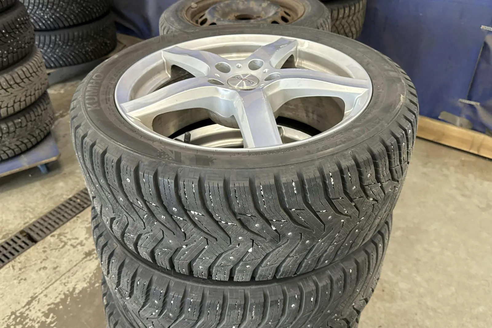 Vehicle image 21