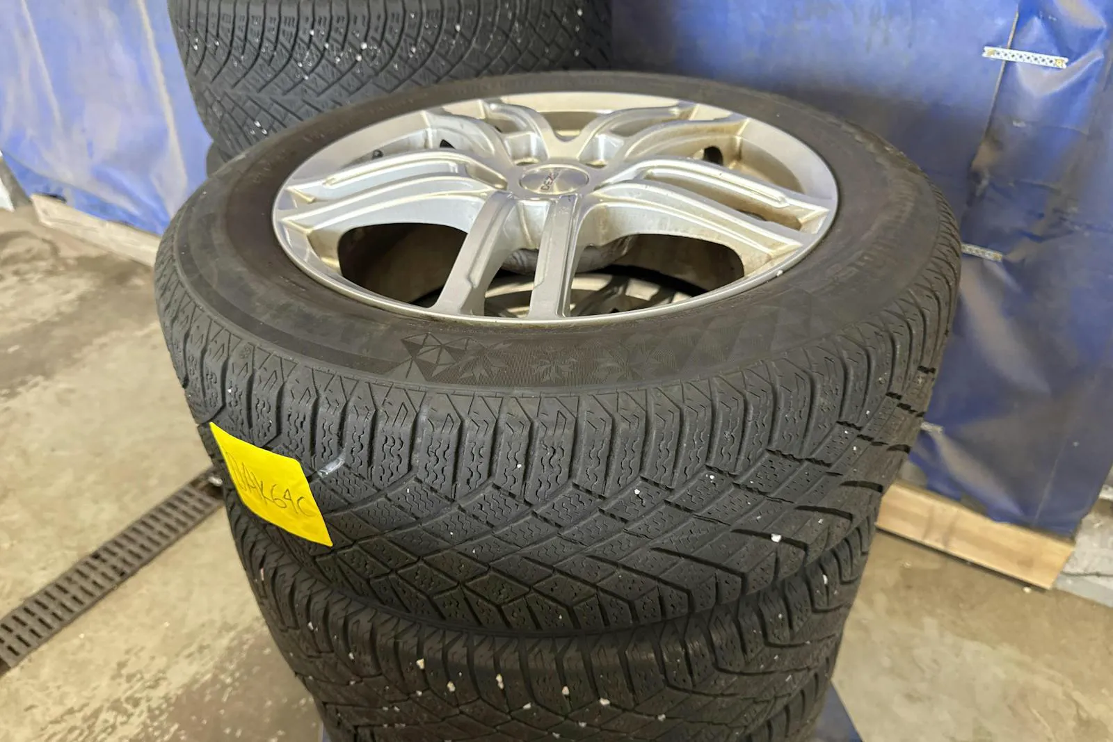 Vehicle image 15